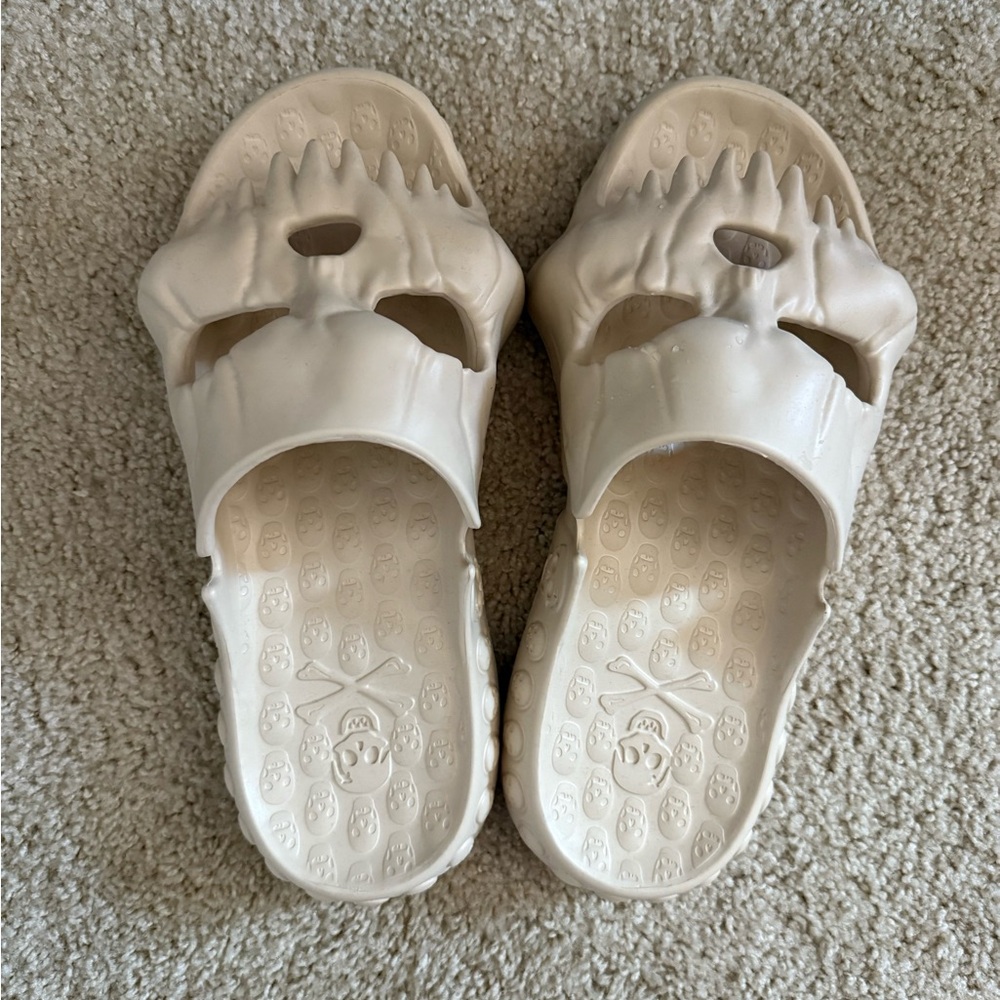 Men’s Cream Skull Slides